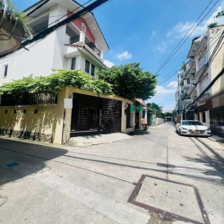Bán nhà Sân bay, HẺM XE HƠI THÔNG 82m2 4 tầng, 7pn dòng tiền 30 triệu