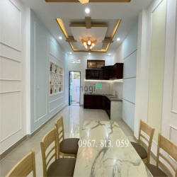 Nhà MT đường Thạnh Xuân 21, DT:4x20m, 2 Lầu, 4PN, hướng đông nam, Q12