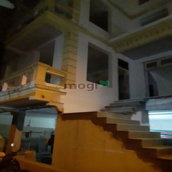 Cho thuê căn góc 2MT hẻm phố Tô Ngọc Vân, Tây Hồ làm nhà hàng