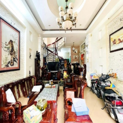 Ngộp bank gấp bán nhà đường Chu Văn An, 6*16, 4 tầng chỉ nhỉnh 100tr/m