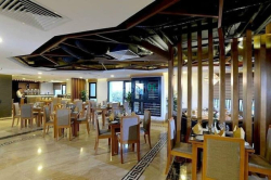 Bán Tòa Nhà Khách Sạn Mỹ Đình. 300m x 15 tầng. 90P. Doanh thu 30 tỷ/ n