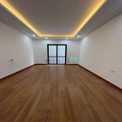 Bán nhà Long Biên Phố Trạm gần Aeon Mall 39m2, 4,5 tầng giá 3,2 tỷ