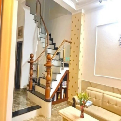 HOT ! Nhà 2 Lầu  6.2X11M Hẻm Xe Hơi Phạm Hữu Lầu. PHÚ MỸ Q7.