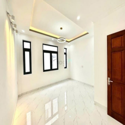 50M2 (4.5 x 13), 5 Tầng, Hẻm xe tải, Lê Quang Định Bình Thạnh, 8.x tỷ