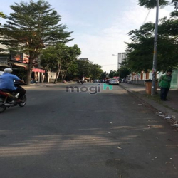 Cho thuê Villa Mặt Tiền Nguyễn Quý Cảnh.  10x17m. Hầm + 2.5 lầu.  75tr