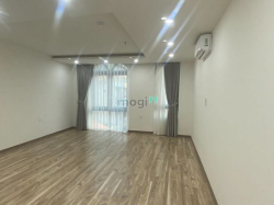 Cho thuê nhà MP Hoàng Quốc Việt- Cầu Giấy,dt 75m x8t, 45tr