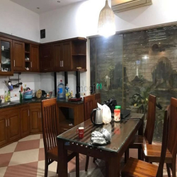 Bán nhà tổ 5 Thạch Bàn chỉ 2 tỷ 40m2 x 4T, ô tô vào được ngõ