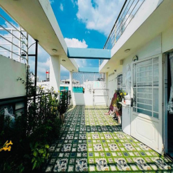 Định cư bán gấp CHDV 5 tầng trung tâm Phú Nhuận , 9m x 10m , giá rẻ