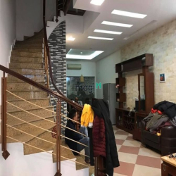 Bán nhà tổ 5 Thạch Bàn chỉ 2 tỷ 40m2 x 4T, ô tô vào được ngõ