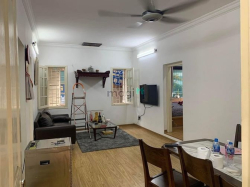 Bán gấp nhà căn hộ tập thể Lý Nam Đế giá 3,3 tỷ, 80m, lô góc mới đẹp,