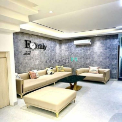 Oto đậu trong nhà, 5 tầng, 5PN, tặng NT, tại Bình Thạnh, nhà vuông vứt