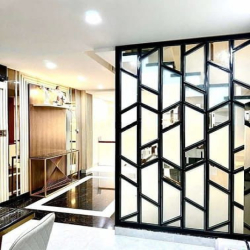 Oto đậu trong nhà, 5 tầng, 5PN, tặng NT, tại Bình Thạnh, nhà vuông vứt
