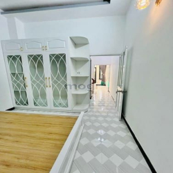 Bán nhà MT đường 8m thị trấn Nhà Bè 1 trệt 2 lầu, 4PN, 3WC, giá 3.1 tỷ