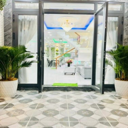 Bán nhà MT đường 8m thị trấn Nhà Bè 1 trệt 2 lầu, 4PN, 3WC, giá 3.1 tỷ