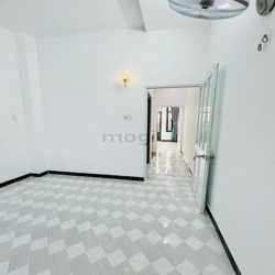 Bán nhà MT đường 8m thị trấn Nhà Bè 1 trệt 2 lầu, 4PN, 3WC, giá 3.1 tỷ