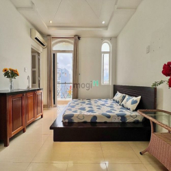 Căn Hộ Balcony Full Nội Thất Cửa Sổ Lộng Gió Ngay Lý Phục Man Q7