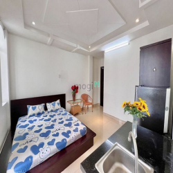 Căn Hộ Balcony Full Nội Thất Cửa Sổ Lộng Gió Ngay Lý Phục Man Q7