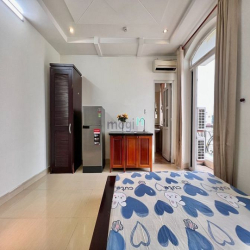 Căn Hộ Balcony Full Nội Thất Cửa Sổ Lộng Gió Ngay Lý Phục Man Q7