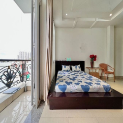Căn Hộ Balcony Full Nội Thất Cửa Sổ Lộng Gió Ngay Lý Phục Man Q7
