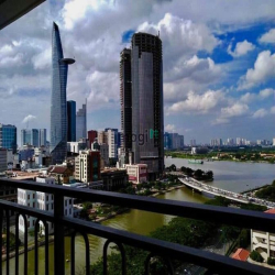 Bán căn OT 30m2 SaiGon Royal Quận 4 view pháo hoa giá tốt 3.1 tỷ