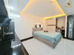 Ban công_Máy giặt riêng Ngay Nguyễn Hữu Cảnh Vinhome_Giáp Q1_Q2