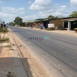 Đất ngộp nên gia đình e cần ra gấp nhà đất ngang 8,2*49m trước kêu giờ