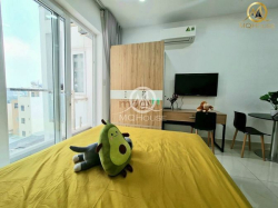 Ban công_Máy giặt riêng Ngay Nguyễn Hữu Cảnh Vinhome_Giáp Q1_Q2