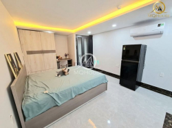 Ban công_Máy giặt riêng Ngay Nguyễn Hữu Cảnh Vinhome_Giáp Q1_Q2