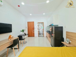 Ban công_Máy giặt riêng Ngay Nguyễn Hữu Cảnh Vinhome_Giáp Q1_Q2
