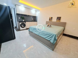 Ban công_Máy giặt riêng Ngay Nguyễn Hữu Cảnh Vinhome_Giáp Q1_Q2