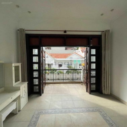 Cho thuê villa Thảo Điền, Quận 2. DT: 10x11m, T2L. Giá thuê 40tr/tháng
