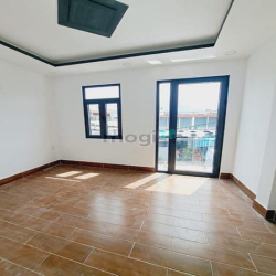 Nhỉnh 2T, Shr nhà 2 Tầng đường Chiến Lược, đường 8m.