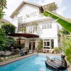 Cho thuê biệt thự 1000m2 sân vườn, hồ bơi cao cấp tại Quận 2