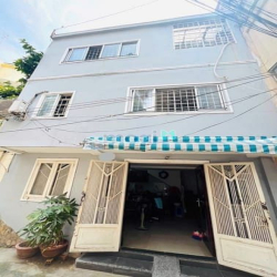 Ngay Hàng Xanh, Hẻm xe hơi, Bạch Đằng, 3 Tầng 32m2, 3PN, chỉ 4.x tỷ