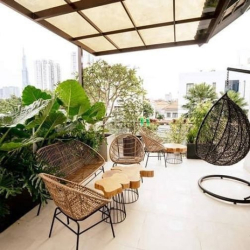 Cho thuê biệt thự 1000m2 sân vườn, hồ bơi cao cấp tại Quận 2