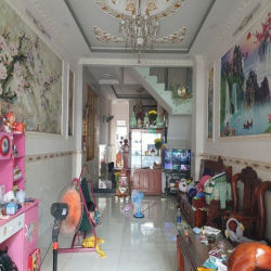 NHÀ 2 LẦU đẹp 4x25m sân xe hơi SẸC nhựa XTT7,Ngã 5 chợ Đầu Mối Hóc Môn