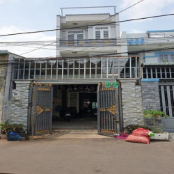 NHÀ 2 LẦU đẹp 4x25m sân xe hơi SẸC nhựa XTT7,Ngã 5 chợ Đầu Mối Hóc Môn