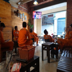 Cần sang quán cafe đẹp MT đường Nguyễn Đình Chính P11 Phú Nhuận vào có