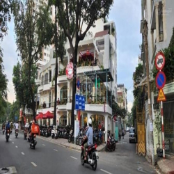 Bán Tòa Nhà Góc 3MT Trường Sa Phường 13 Quận 3, DT: 30x12m , HDT 180 T