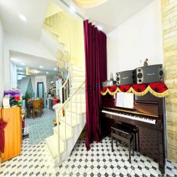 Hẻm Xe Tải Lạc Long Quân gần chợ Tân Bình  DT 55m2 Tặng Hết Nội Thất