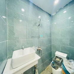 PENTHOUSE Ngay Mặt Tiền Hoàng Diệu Quận 4 -