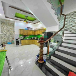Nhà đẹp 2 tầng Hươn.g lộ 2 - hẻm ôtô  - ( 4x15m )