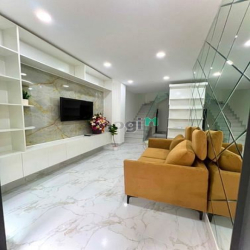 Nhà nguyên căn ngay Phố ẩm thực Phan Xích Long, BV Hoàn Mỹ