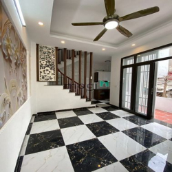 Nhà 4 Tầng, Giá 2.4 tỷ, Gần chợ, Eco Home Phúc Lợi, Ô tô sát cửa.