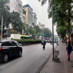 Cho thuê 150m2 kinh doanh mặt phố Long Biên, vỉa hè rộng chỉ hơn 10tr
