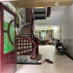 Bán Nhà Mặt Ngõ Kinh Doanh Phố Láng Dt32m2×5t, Giá 4.75Tỷ