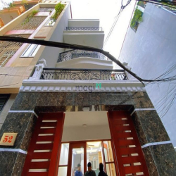 Bán nhà Võng Thị - Phường Bưởi - Diện Tích 50m2 xây 4 tầng - Mt 4m.