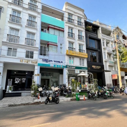 Nhà phố kinh doanh đường lớn khu Hưng Gia 5, Phú Mỹ Hưng giá thuê tốt