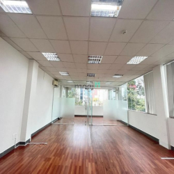 Cho thuê văn phòng view full kính 90m2 đường Trần Quang Khải, Quận 1