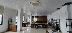 Cho thuê văn phòng có nội thất, đẹp, vị trí VIP giá : 200.000 VND/m2